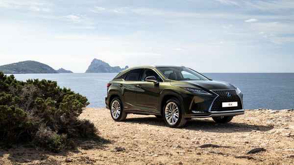 Обновленная версия премиального Lexus RX уже в продаже  