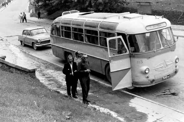 Автобусы ЛАЗ раннего периода на уникальных фото  