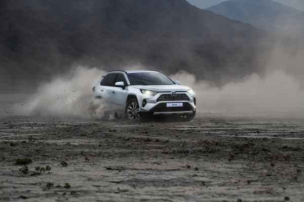 Toyota доработает RAV4 по результатам лосиного теста  