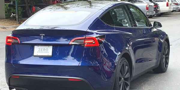 Самый крутой электрокроссовер Tesla впервые засняли на дорогах (видео)  