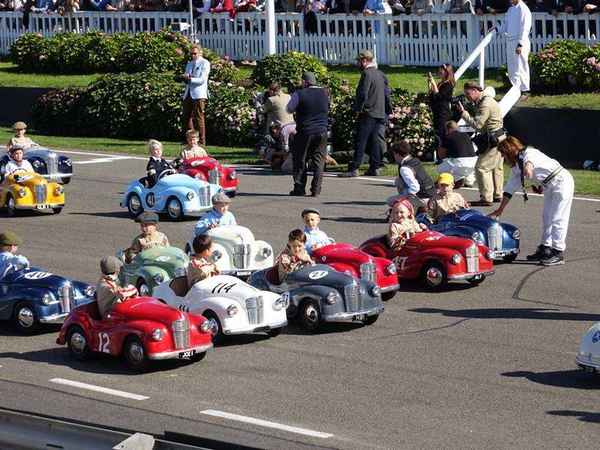Settrington Cup – соревнования на самых маленьких в мире автомобилях (видео)  