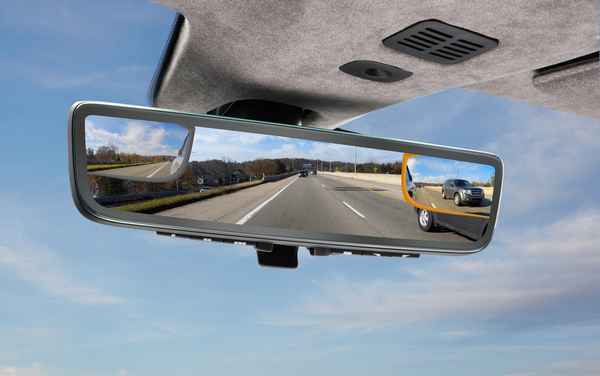 Aston Martin разработал гибридное салонное зеркало   