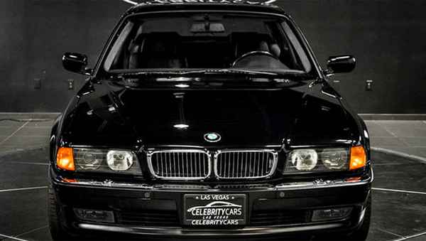 Расстрелянную 25 лет назад BMW 7 продают за $1,7 миллиона  