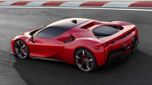Как собирают самый дорогой в истории Ferrari SF90 Stradale (видео)  