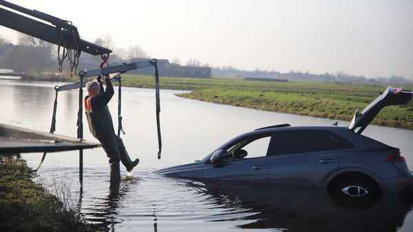 Подводная Audi RS Q8 или как утопить 270 тысяч долларов на ровном месте  
