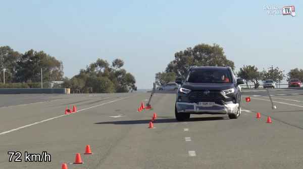 Toyota RAV4 наконецто сдал лосиный тест (видео)  