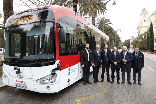 На дороги Европы выйдет первый беспилотный автобус длиной 12 метров  