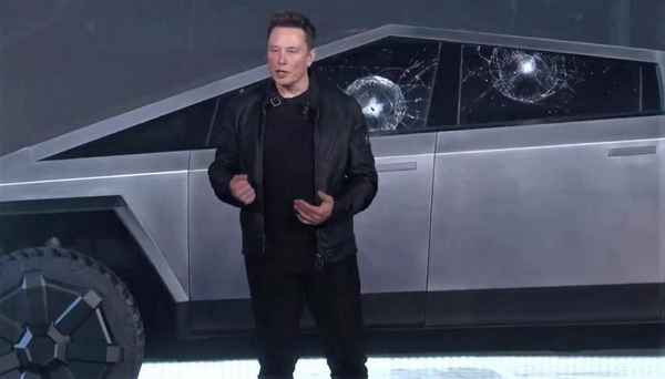 Илон Маск усомнился в успехе электропикапа Tesla Cybertruck