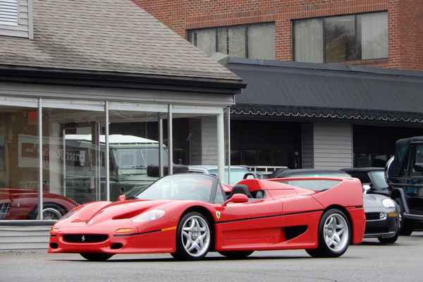 Юбилейный Ferrari F50 продают за 3 миллиона долларов  