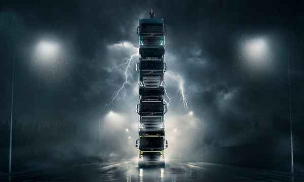 Volvo Trucks выстроила башню из 4 новых моделей грузовиков с президентом компании на вершине  