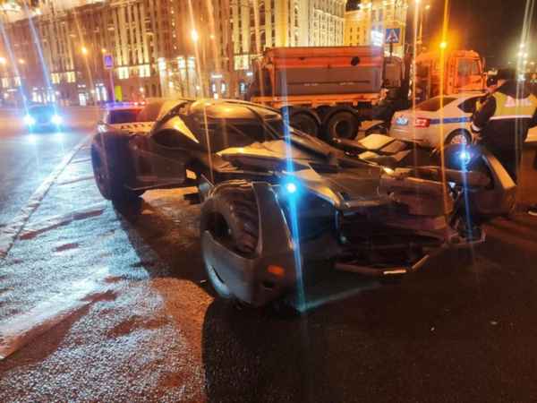 Полиция забрала Бэтмобиль на штрафплощадку: хозяин вынужден продать машину  