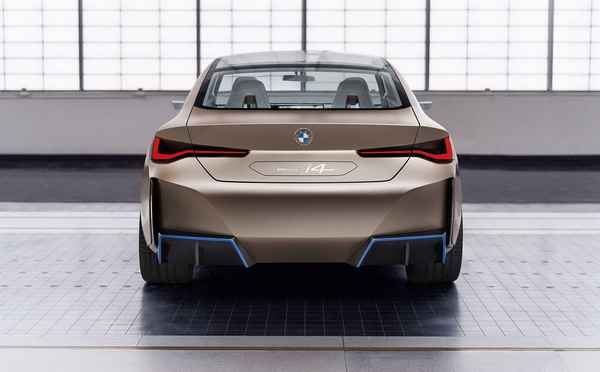 Новая электрическая BMW остановится на 50 км дальше Tesla  