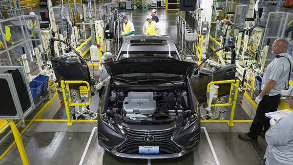 Lexus сокращает производство автомобилей  