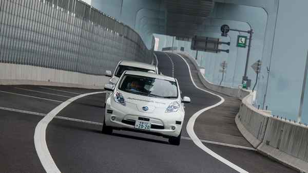 Nissan начал экономить на электрокарах и автопилоте  
