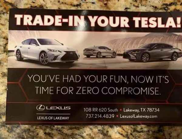 Lexus призвал владельцев Tesla сдать свои электрокары  