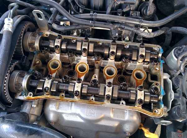 Замена прокладки клапанной крышки двигателя Chevrolet Lacetti  