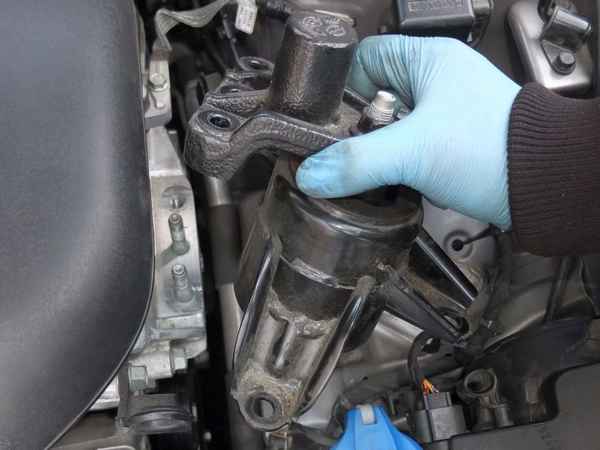 Гидроопора двигателя: как устроена, как её диагностировать и можно ли ремонтировать?  