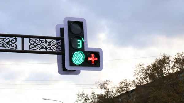 В Казахстане появились светофоры со знаком «красный плюс»  